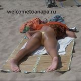 девушки загорают на пляже © www.welcometoanapa.ru