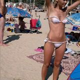 девушки загорают на пляже © www.welcometoanapa.ru