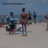 девушки загорают на пляже © www.welcometoanapa.ru